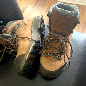 vasque women’s hiking boots